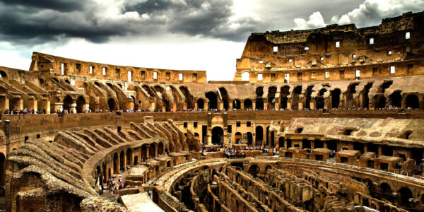 La realizzazione e l'allestimento della segnaletica per il Colosseo di Roma. Scopri il progetto