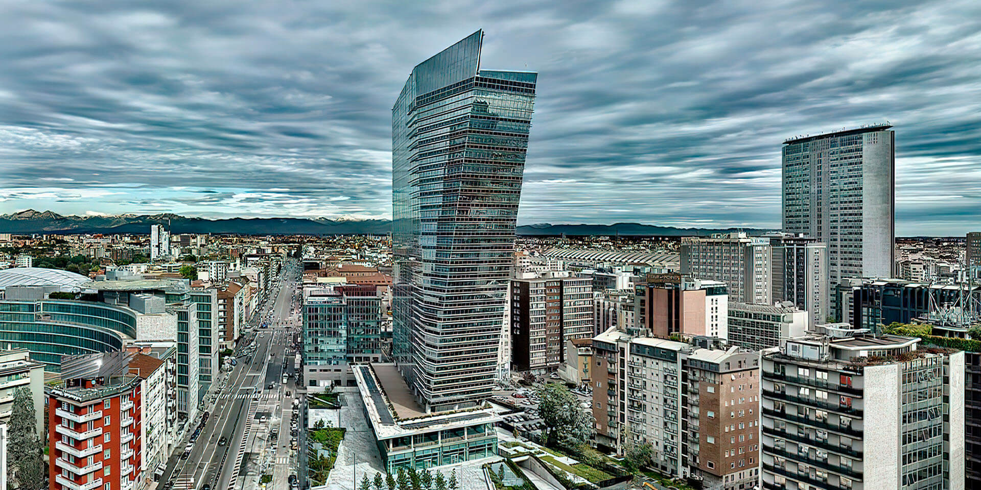 Produzione e installazione segnaletica Intesa Sanpaolo in Torre Gioia 22, Milano.